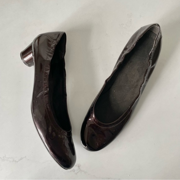 Stuart Weitzman Brown Patent Leather Scrunch pumps - Picture 1 of 9